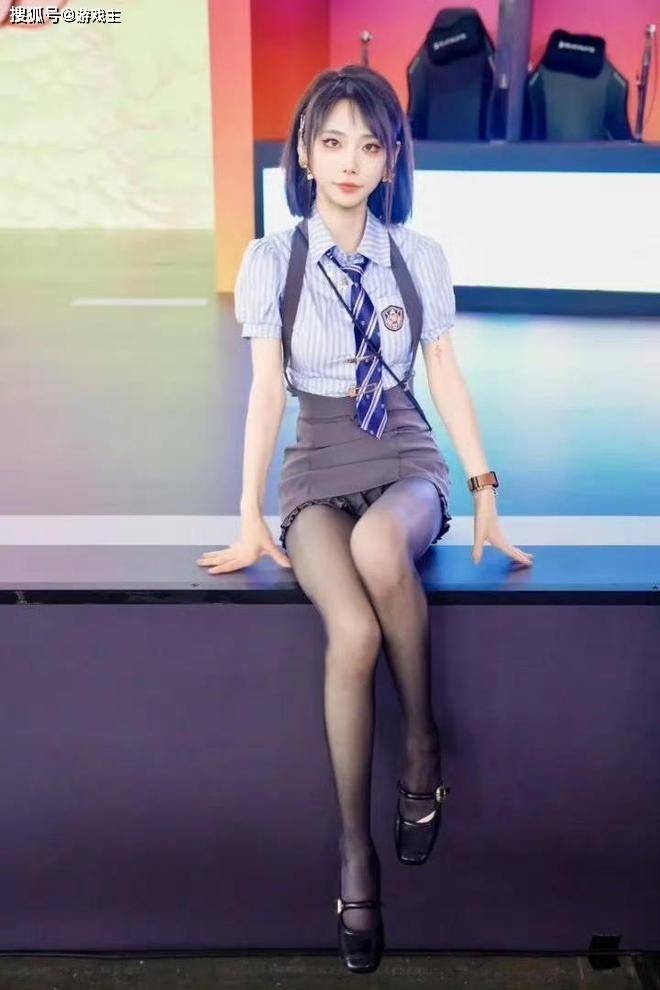 LPL新晋顶级美女主持火了,神似戚薇,解说Rita花瓶地位不保