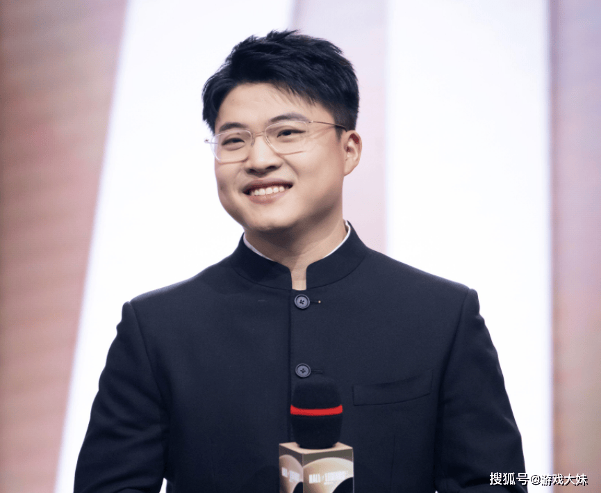 LOL负责人接受采访,对uzi入选名人堂非常满意,从商业角度看很成功