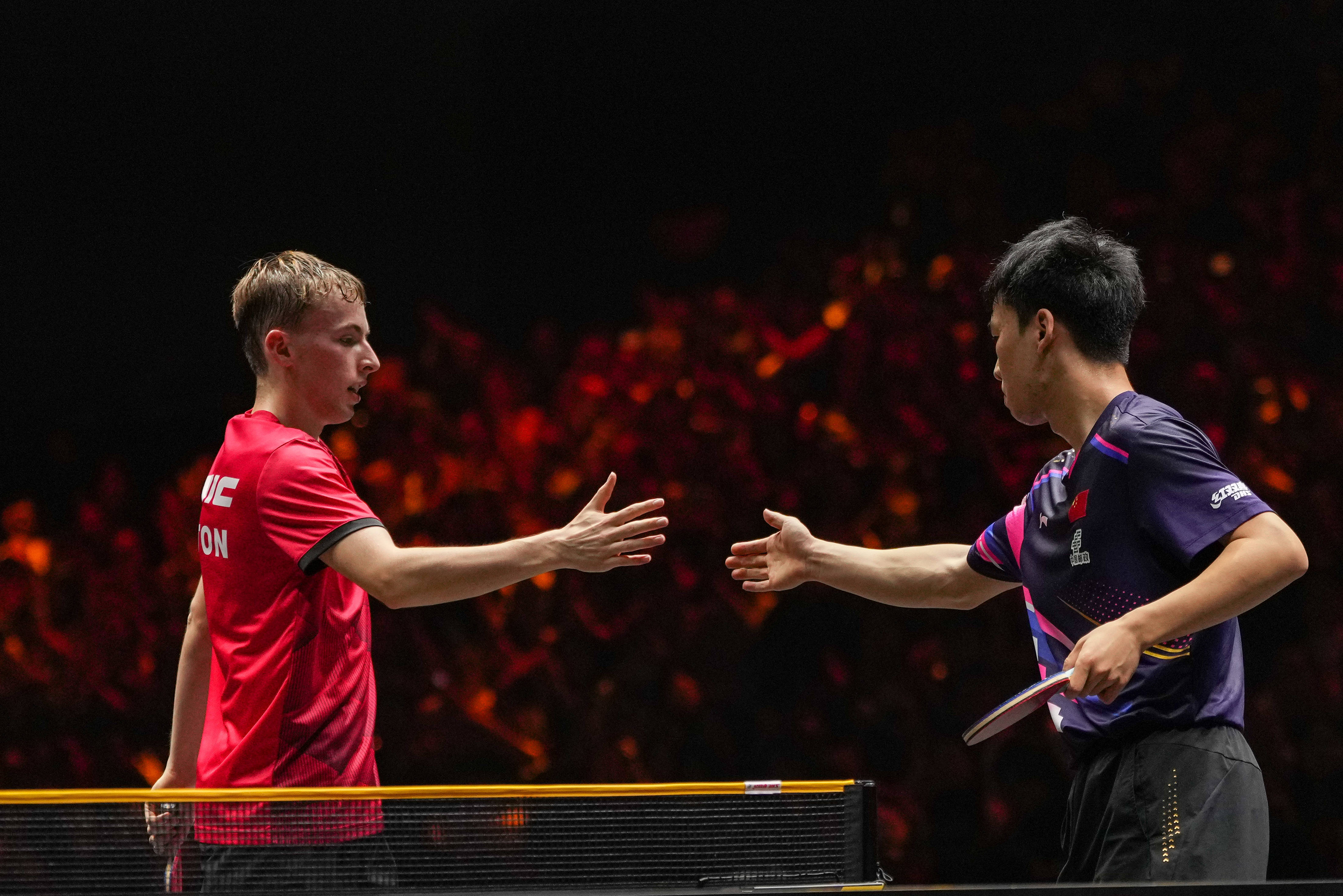 WTT中国大满贯赛｜向鹏晋级男单八强