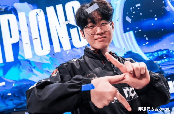 S14冠(guān)军皮肤开始宣传，zeus却被区别对待，登录页面被故意遮挡