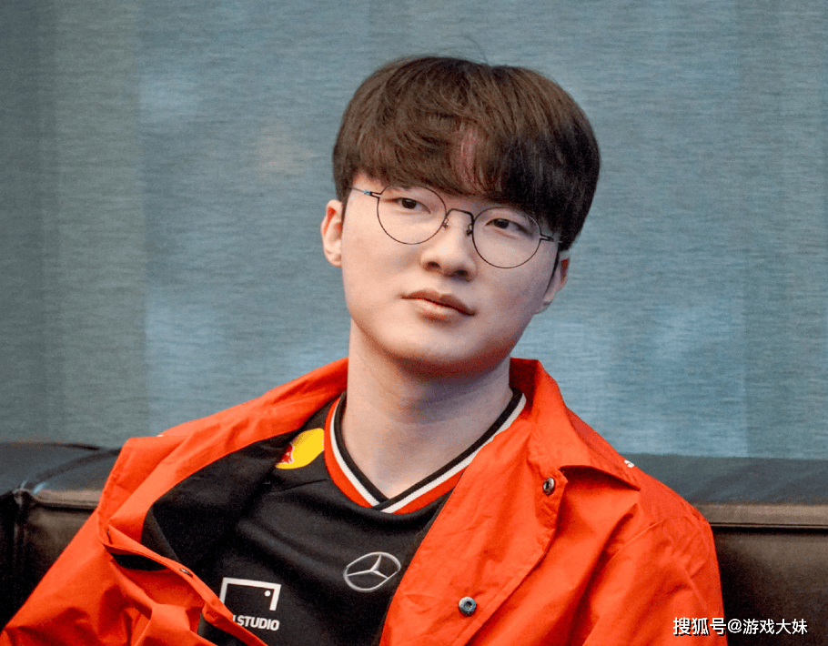 王者荣耀主播嘲讽uzi没冠军,并表示一诺如果打LOL,随便碾压faker