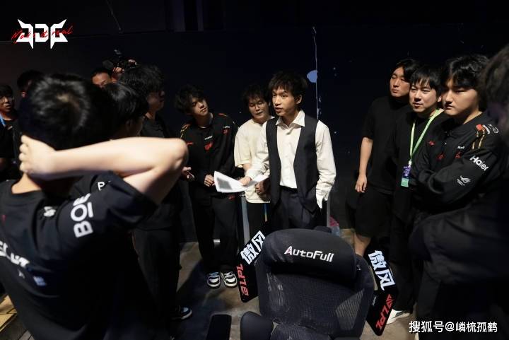 JDG惨遭TES横扫,管泽元犀利点评,xun赛后直言:就是玩得菜!