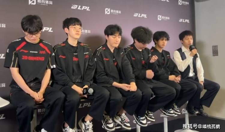 JDG惨遭TES横扫,管泽元犀利点评,xun赛后直言:就是玩得菜!