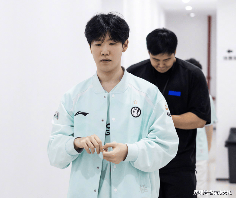 天蚕土豆疑似theshy黑粉,新书内故意嘲讽,吐槽shy哥是断手天王