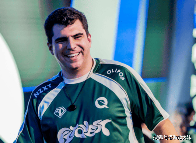 S15比赛FLY禁(jìn)用了5位女英雄，女博主公开质疑，指责他们性别歧(qí)视