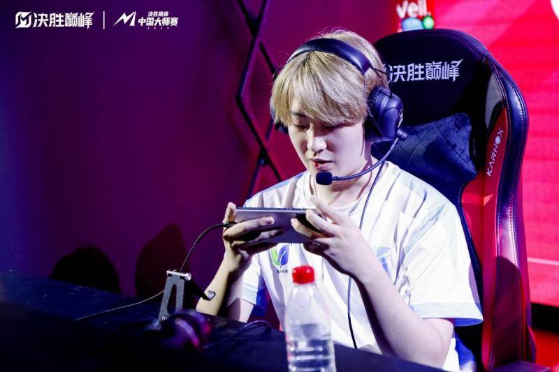 北青报专訪(fǎng)决胜巅峰(fēng)职业选手fishgod：经历了换项目、打职业被孤立，终成三冠选手