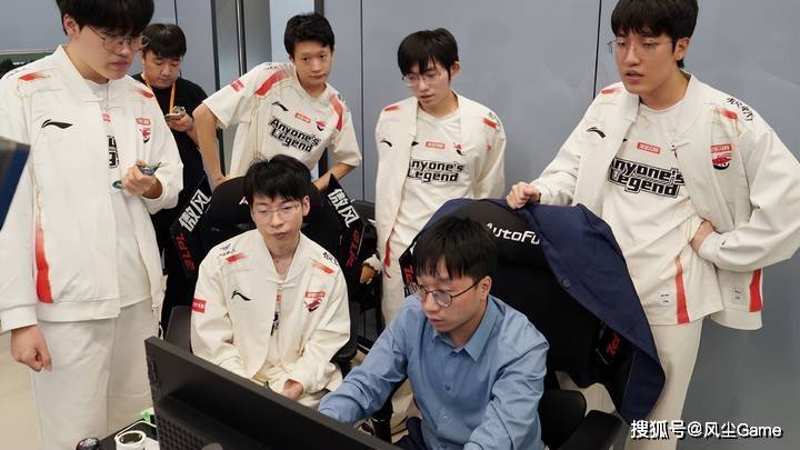 LOL最强全華(huá)班成为笑话！国一中被对位MVP，对手嘲讽：NA＞LPL