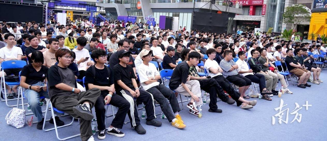 大湾区电竞迷再聚万江，LOL峡谷传奇观赛派对落(luò)幕