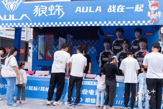 大湾区电竞迷再聚万江,LOL峡谷传奇观赛派对落幕