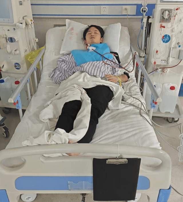 LOL大主播宣布退圈,查出尿毒症住院令人心痛,网友送上祝福!