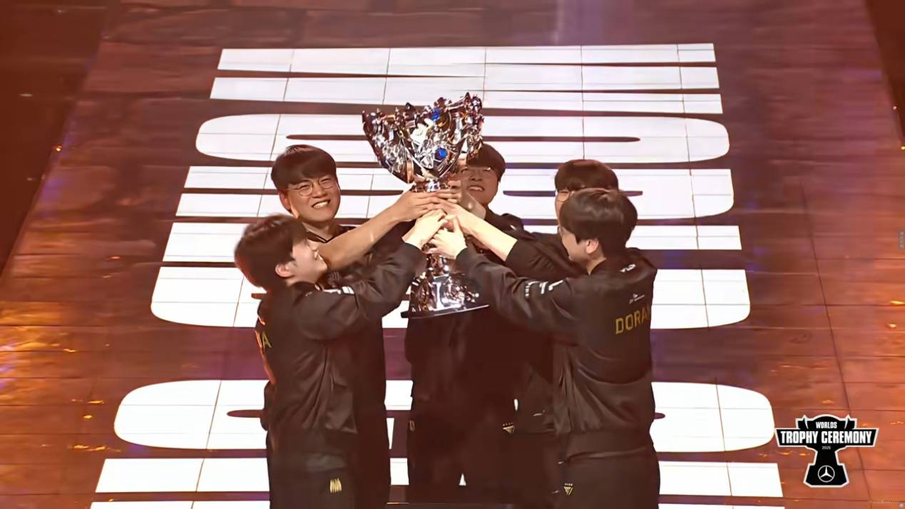 LOL六冠王传奇(qí)诞生！Faker加裡(lǐ)奥登(dēng)场，T1决胜局爆发，创造新神话