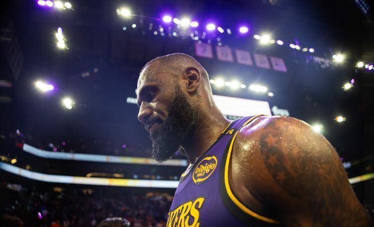 雷吉·米勒看走眼？詹姆斯场均14分变24.4分，湖人队内排名第二！