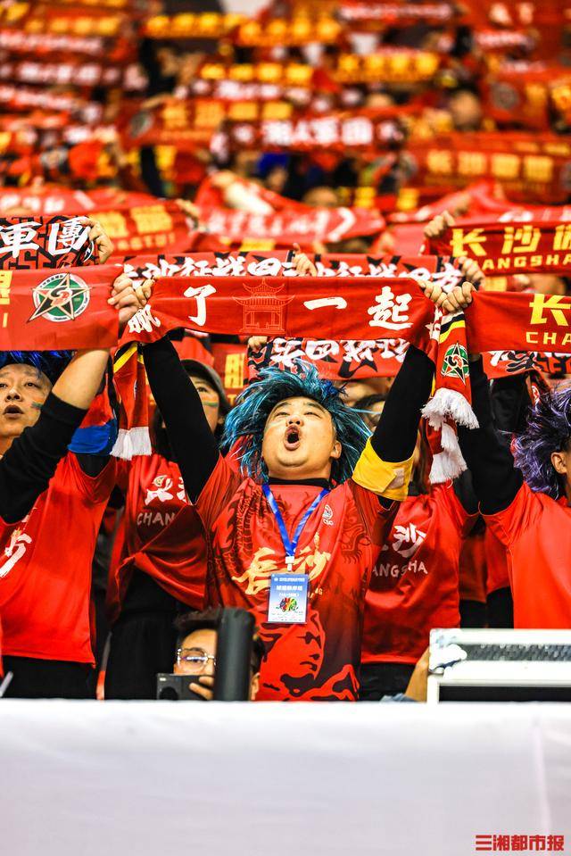 本周末“湘超”上演两场半决赛，还有“湘粤”“湘吐”友谊赛