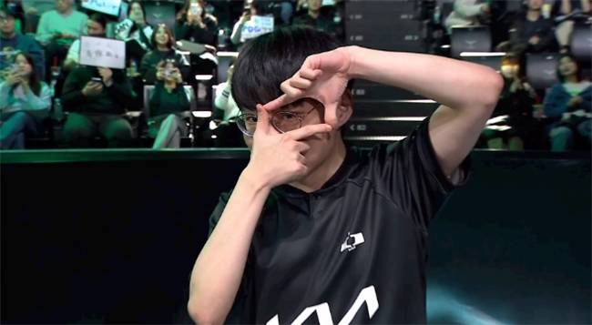 【一竞技1JingJi】LOL：Scout明年首发地位不保 K杯和Faker对位杯完爆