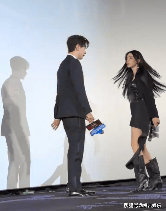 迪丽热巴还原名场面秒害羞