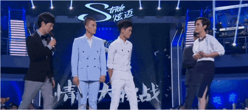 何炅再次身处抓马名场面，内娱史官非他莫属，盘点内娱经典名场面