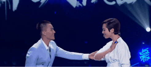 何炅再次身处抓马名场面，内娱史官非他莫属，盘点内娱经典名场面