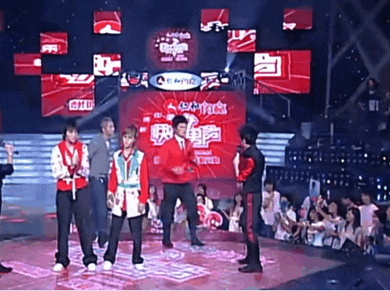 何炅再次身处抓马名场面，内娱史官非他莫属，盘点内娱经典名场面