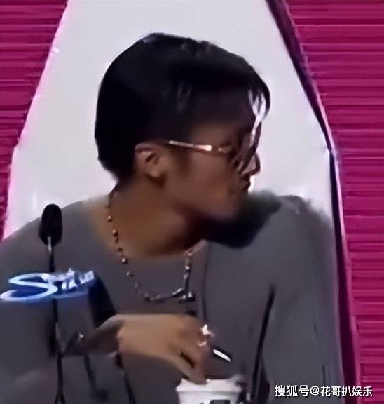 何炅再次身处抓马名场面，内娱史官非他莫属，盘点内娱经典名场面