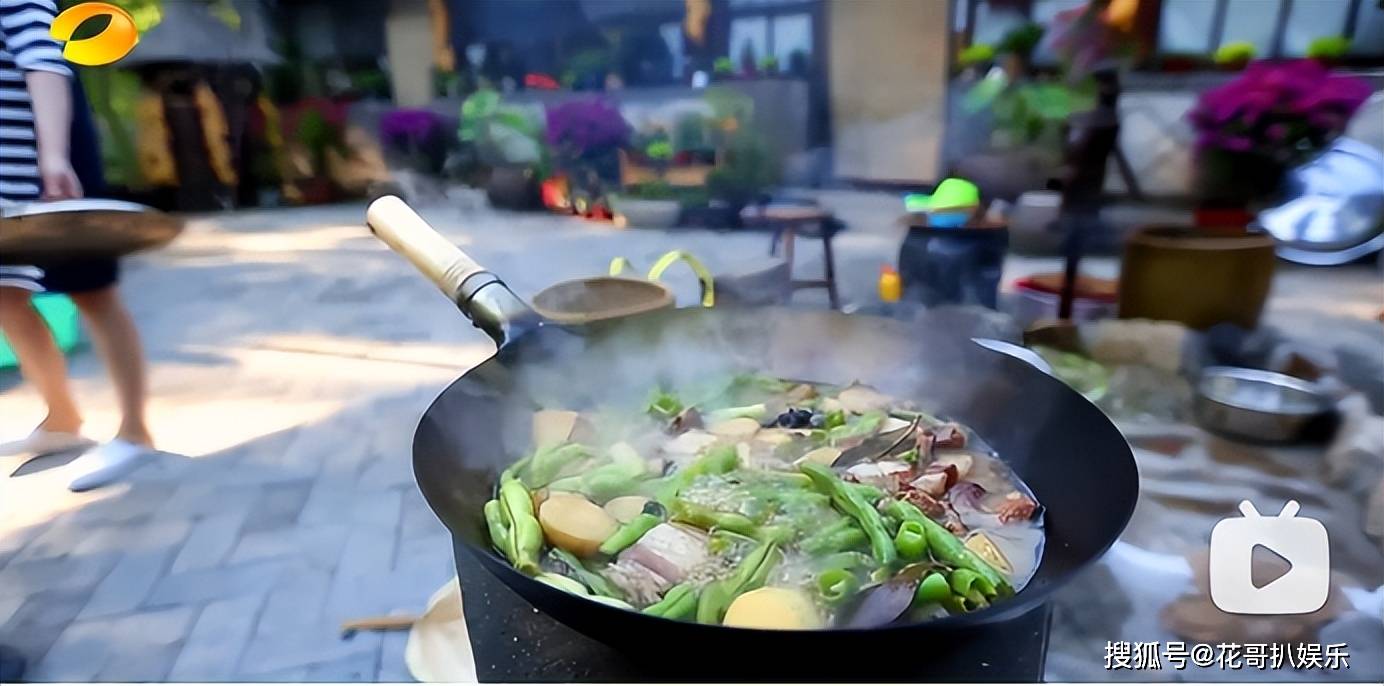 何炅再次身处抓马名场面，内娱史官非他莫属，盘点内娱经典名场面