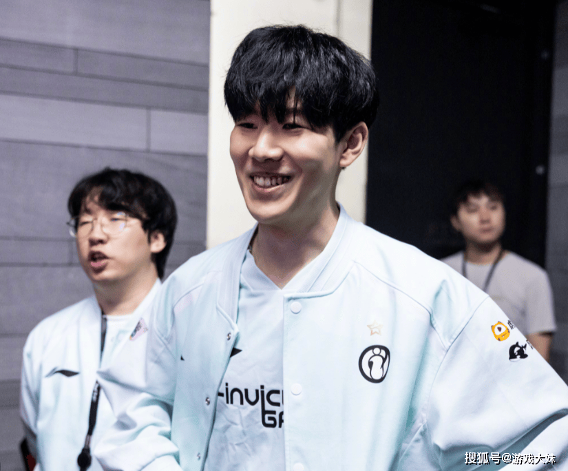 S16将成为LPL最黑暗的一年，9位选手将休息，全是一线顶流明星选手