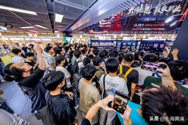 现场已挤爆！英雄联盟全球总决赛主题快闪店来了！