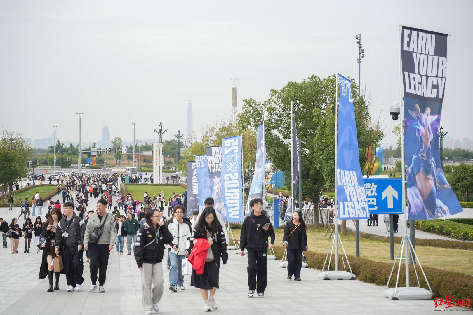 英雄联盟全球总决赛冠亚军总决赛在成都举行，年轻人们为何都说“巴适”？