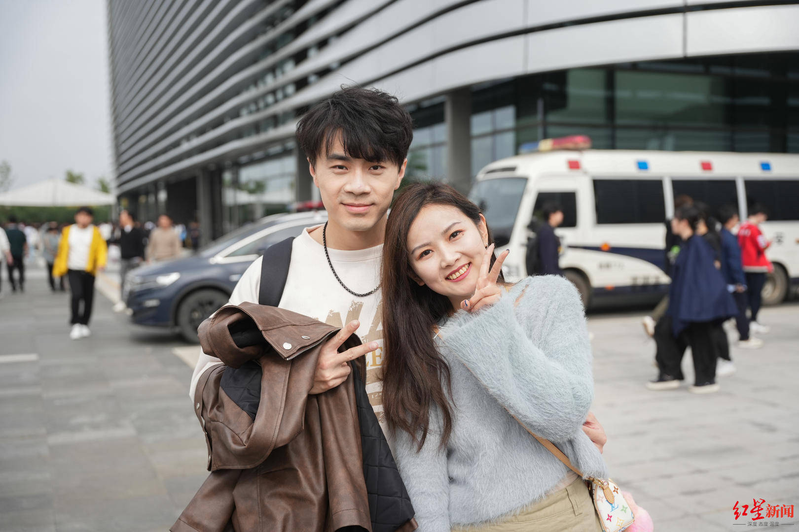 英雄联盟全球总决赛冠亚军总决赛在成都举行，年轻人们为何都说“巴适”？