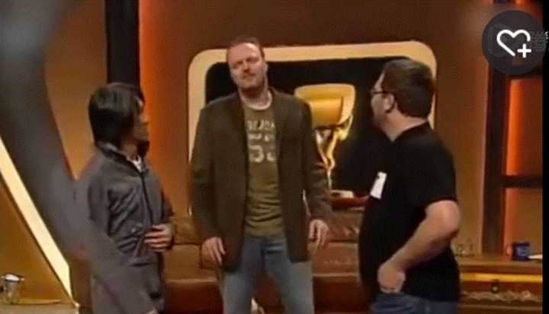 周星驰双语怒怼，硬气名场面引热议