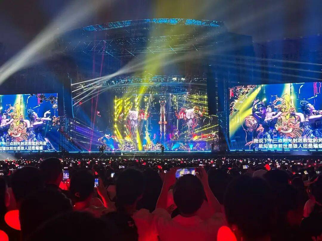 破纪录！武汉国庆名场面，火上央视