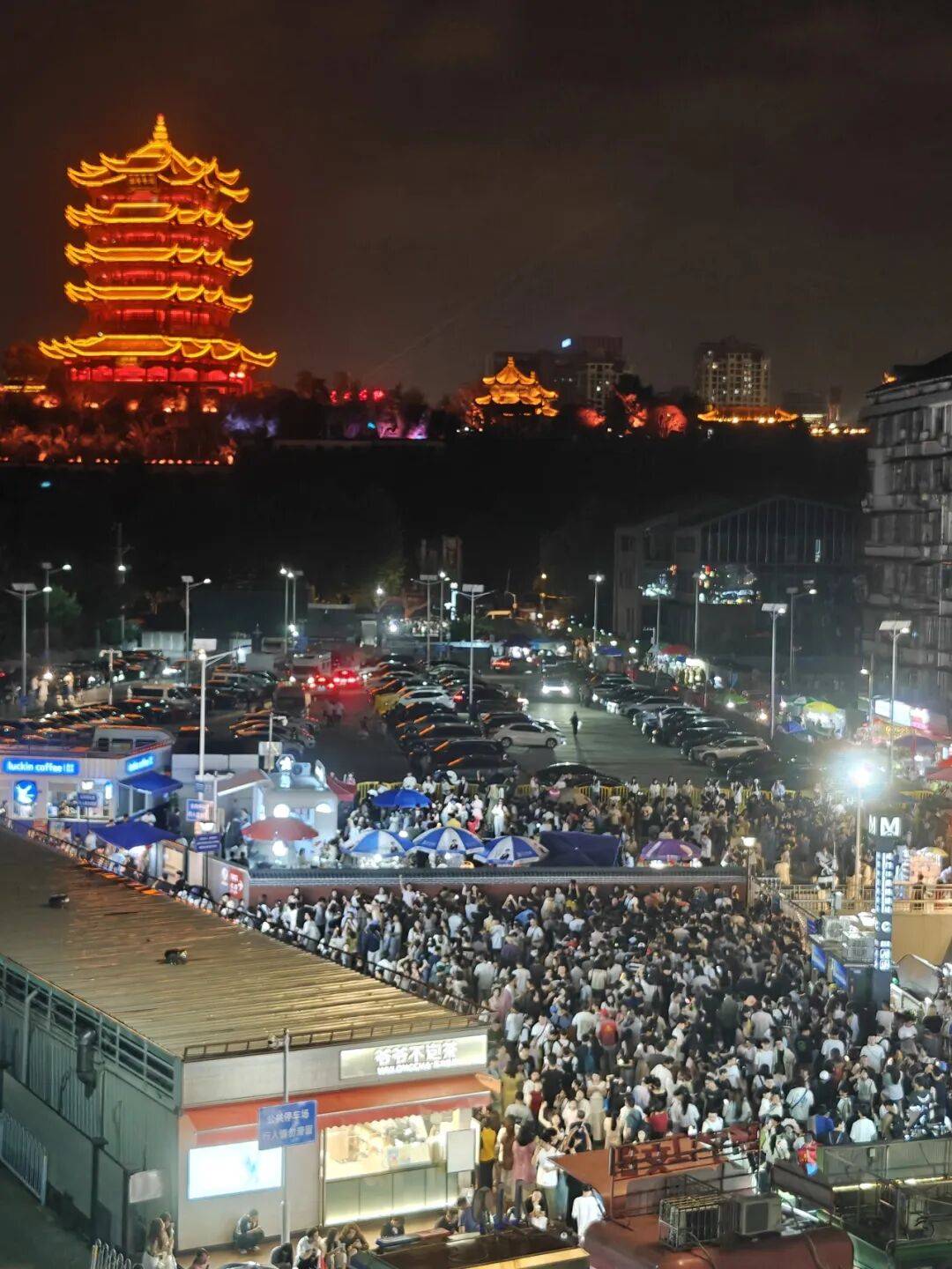 破纪录！武汉国庆名场面，火上央视