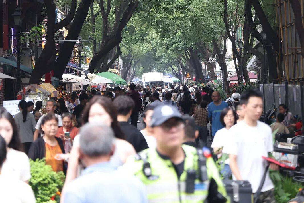 破纪录！武汉国庆名场面，火上央视