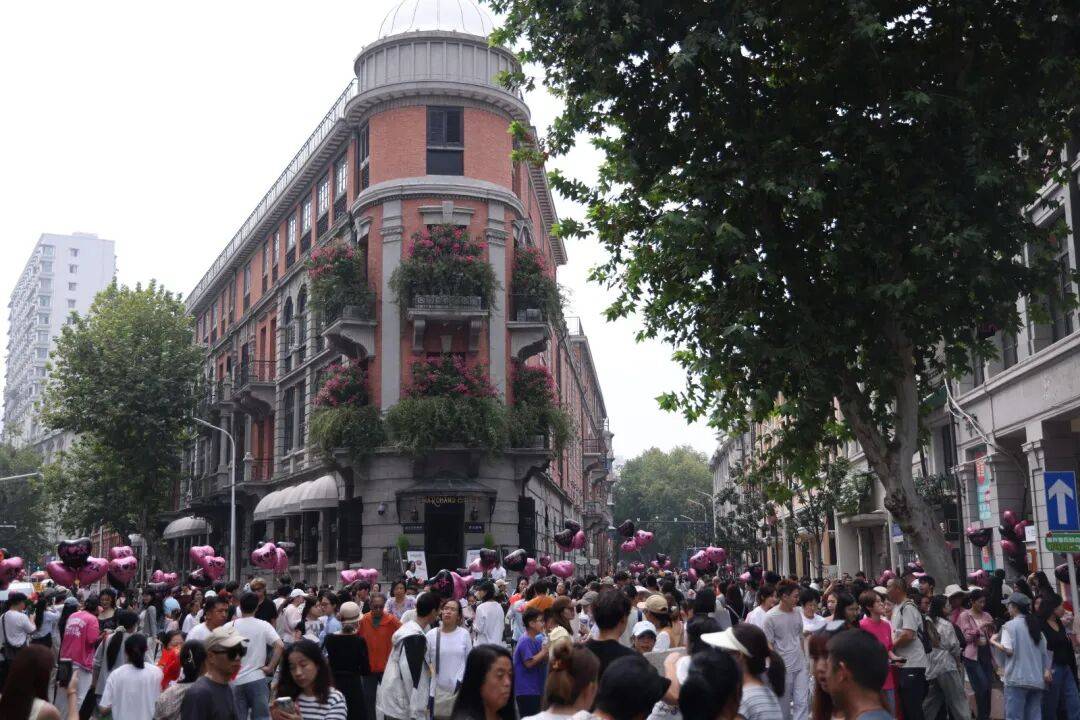 破纪录！武汉国庆名场面，火上央视