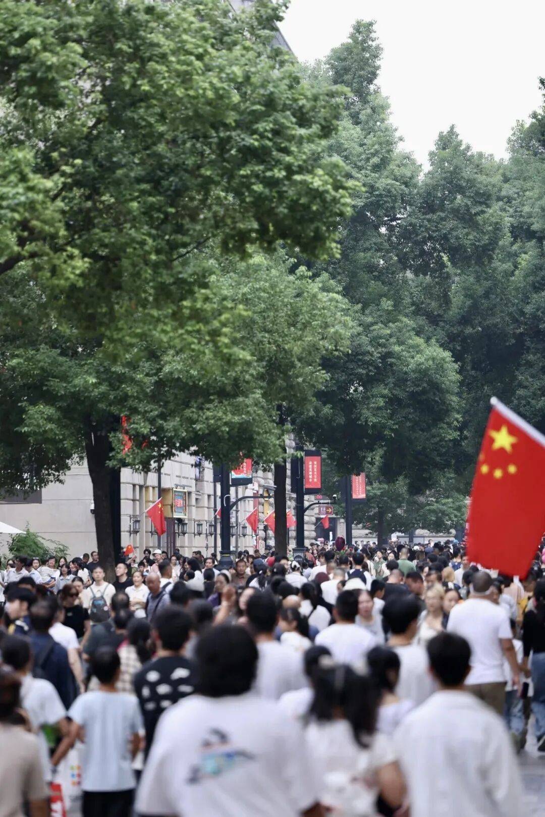 破纪录！武汉国庆名场面，火上央视