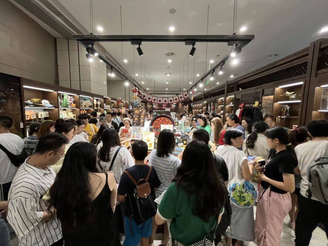 破纪录！武汉国庆名场面，火上央视