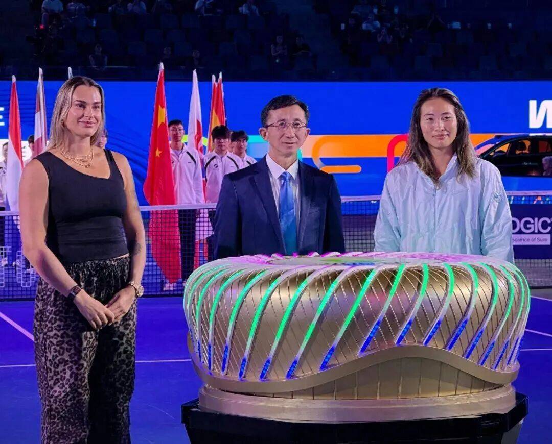 破纪录！武汉国庆名场面，火上央视