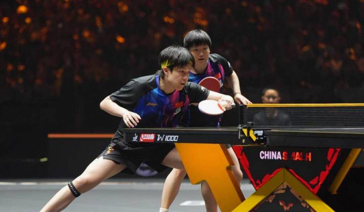 后天WTT香港总决赛国乒选手赛程公开，包括单打18决赛和混双小组赛，王楚钦将挑战一日双赛，栋曼组合等明星选手晚场登场