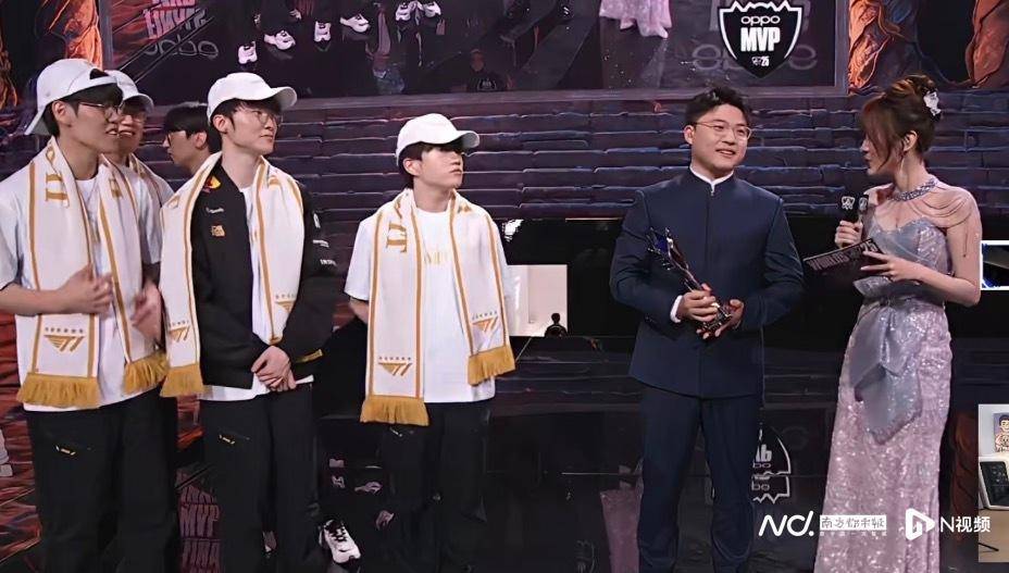 《英雄联盟》S15总决赛：T1三连冠，Faker成六冠王