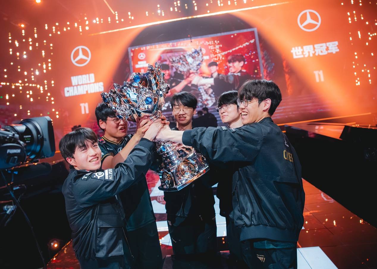 奔驰纯电CLA、纯电G级助阵2025英雄联盟全球总决赛