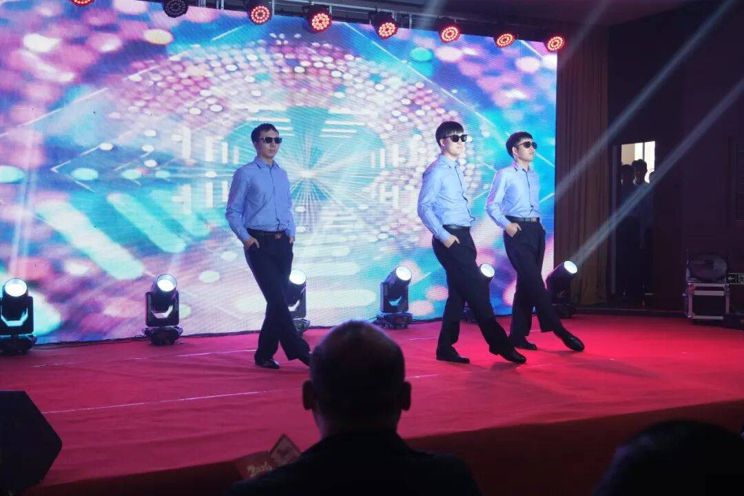 上海域外监狱警营春晚名场面！